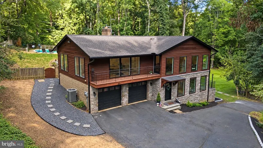 10204 Westford Dr, VIENNA