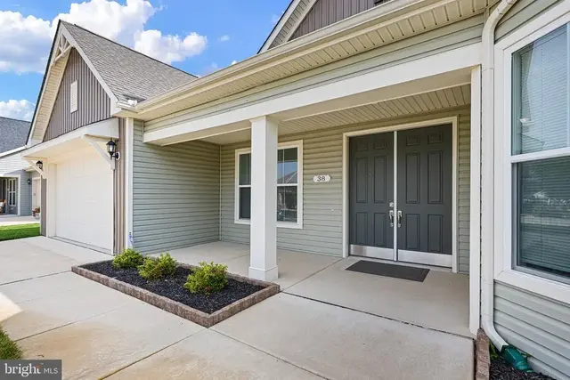38 Leander Dr, Dover