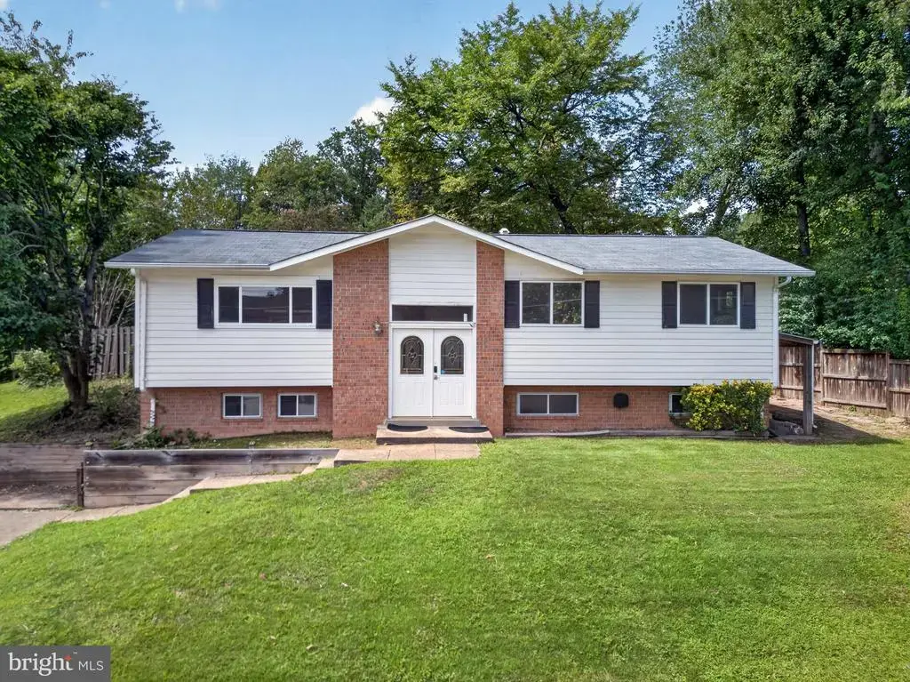 8110 Springfield Village Dr, SPRINGFIELD