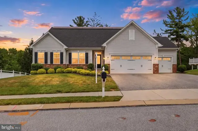 1013 Pin Oak Ln, York