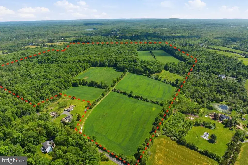 1560 Roundhouse Rd, QUAKERTOWN