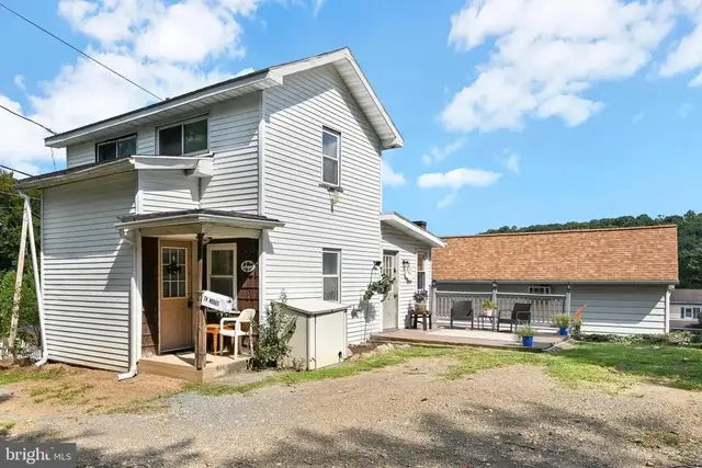 7 W Wood St W, Pine Grove