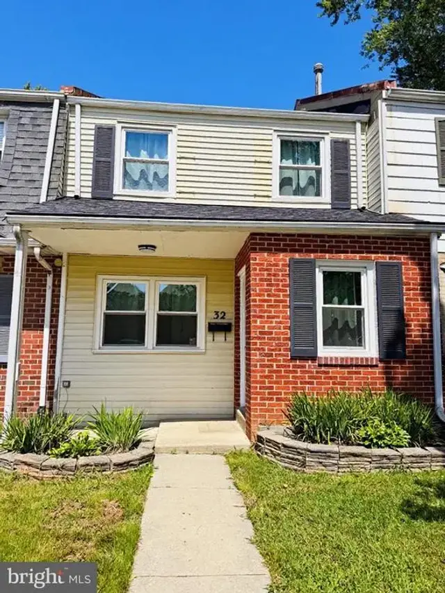 32 Ethan Allen Ct, Newark