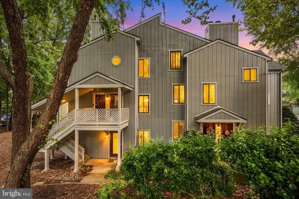 2297 Hunters Run Dr #2297, RESTON