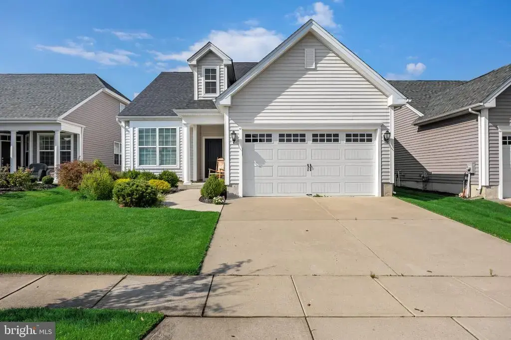 74 Langport Dr, MEDFORD