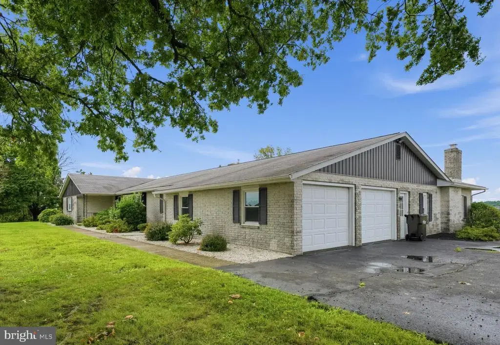1600 Hillside Dr, QUAKERTOWN