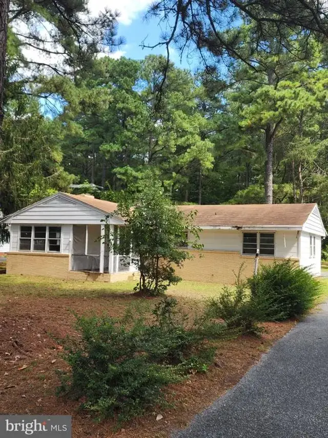 1303 West Rd, Salisbury