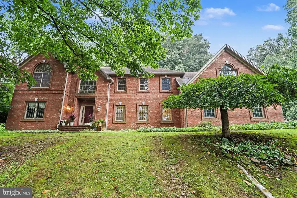 659 Hunters Ln, LEWISBERRY