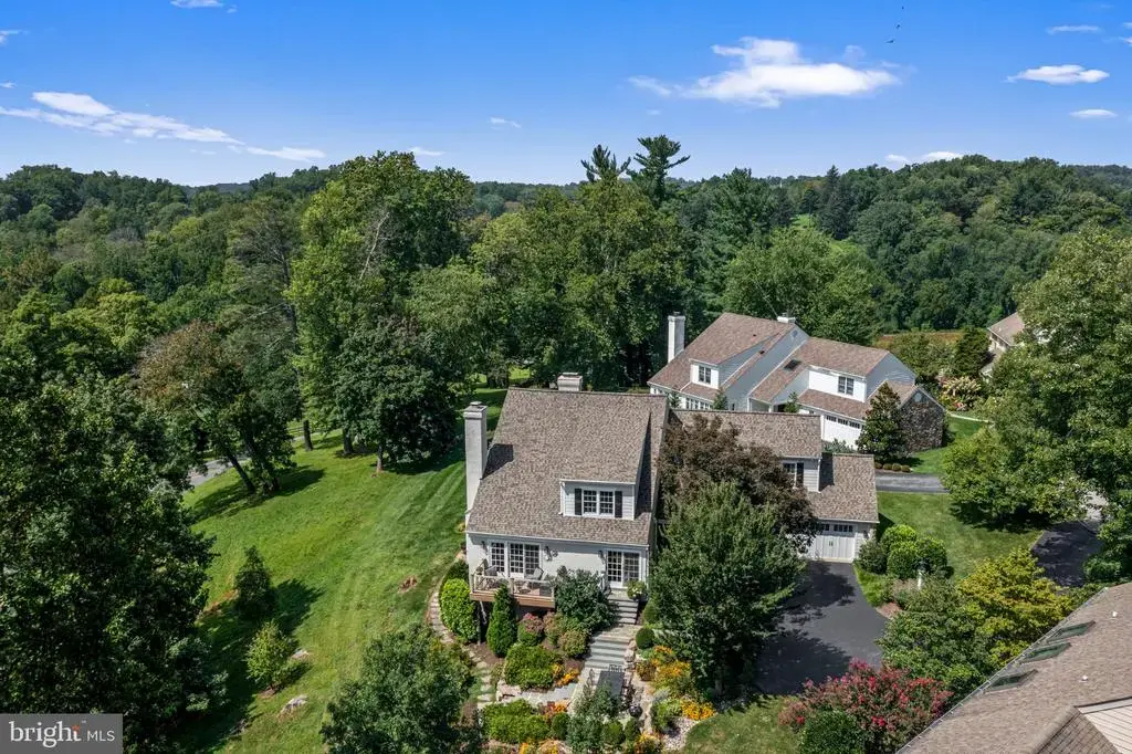 608 Lindsay Cir, VILLANOVA