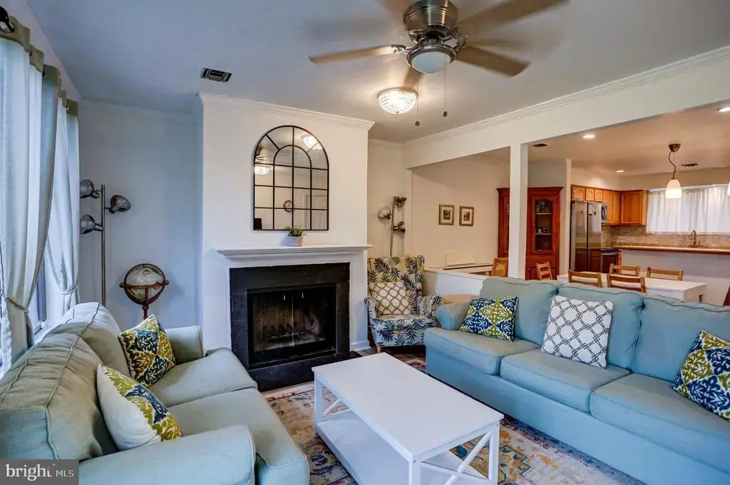 97 Palace Ct, CHALFONT