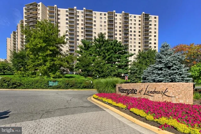 205 Yoakum Pkwy #801, Alexandria