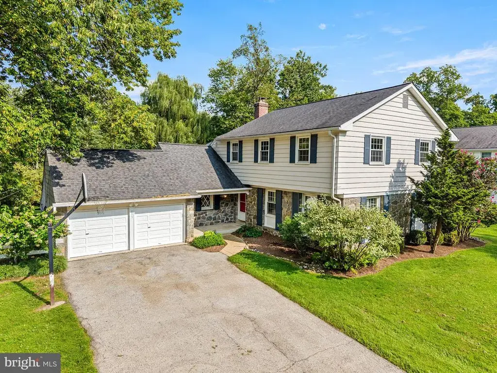593 Watford Ln, BERWYN