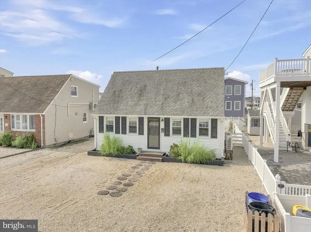 18 W South 34th St, LONG BEACH TOWNSHIP