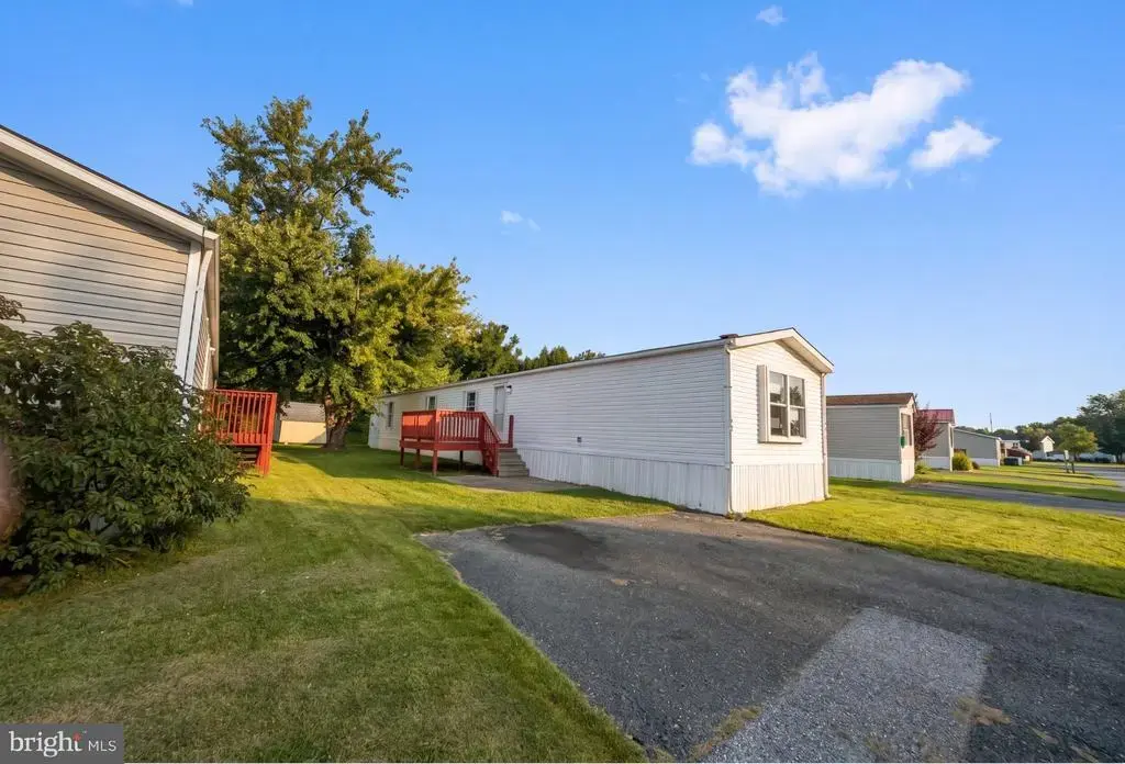 1860 John Dr #202, EDGEWOOD