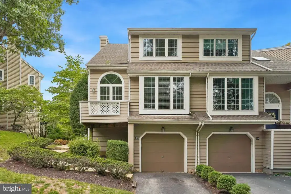 47 Cabot Dr, CHESTERBROOK
