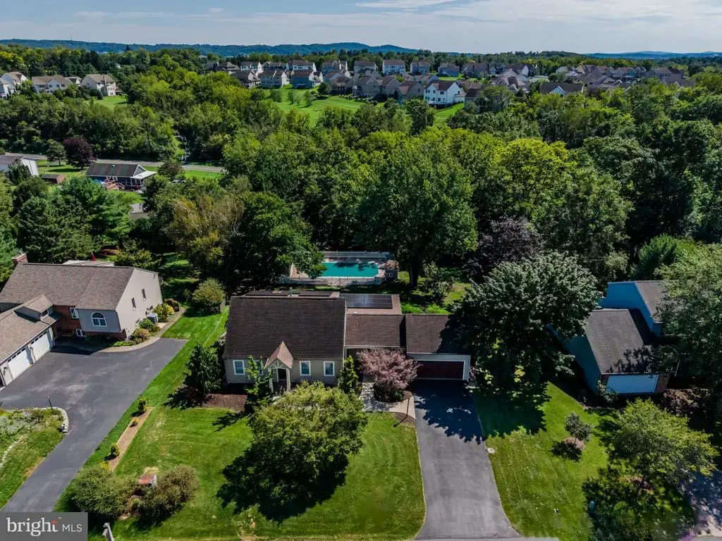 8 W Christopher Ct, HUMMELSTOWN