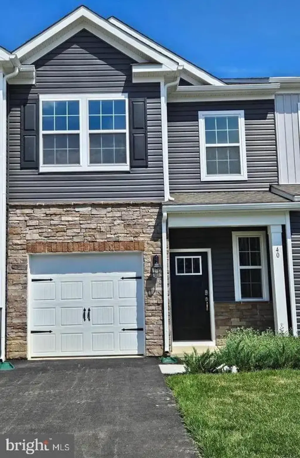 40 Elliot Ln, WESTAMPTON