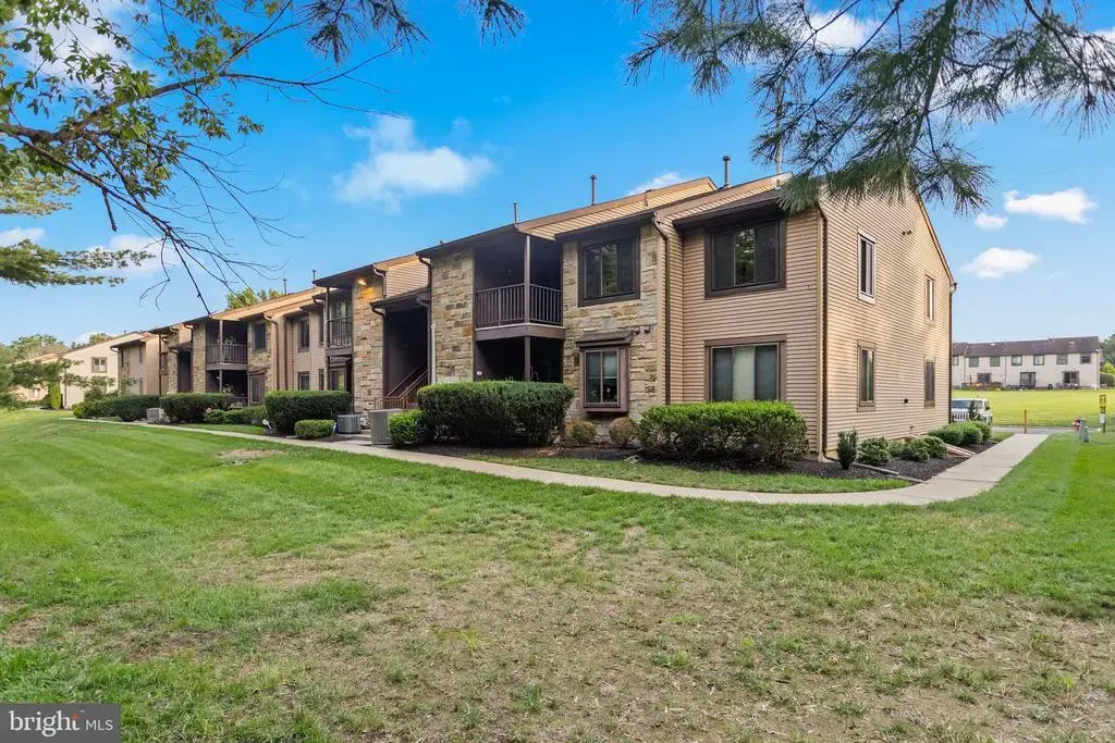 36 Gena Ct, HAMILTON