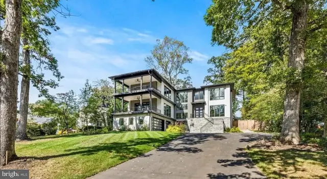 6884 Churchill Rd, Mclean