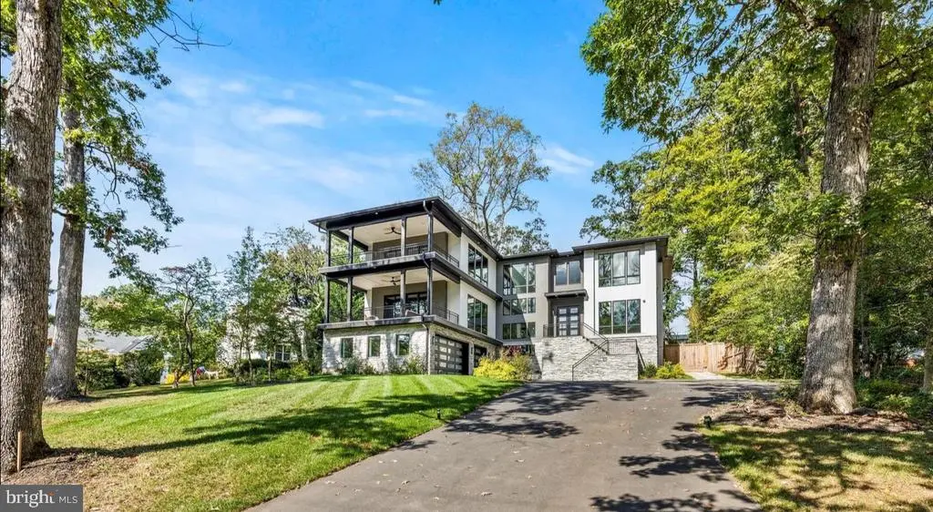 6884 Churchill Rd, MCLEAN