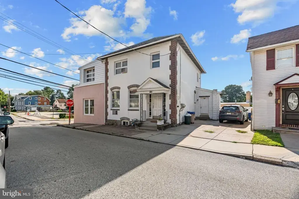 301 Cedar St, JENKINTOWN