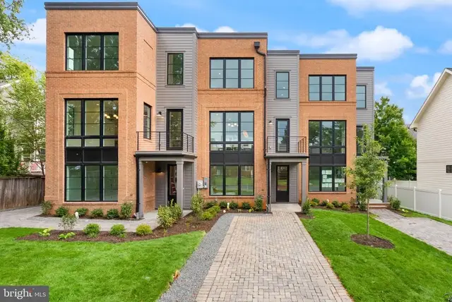 633 N Monroe St, Arlington