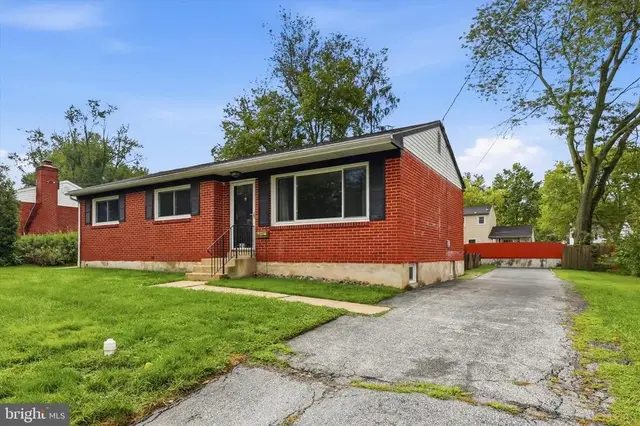909 Rahway Dr, Newark