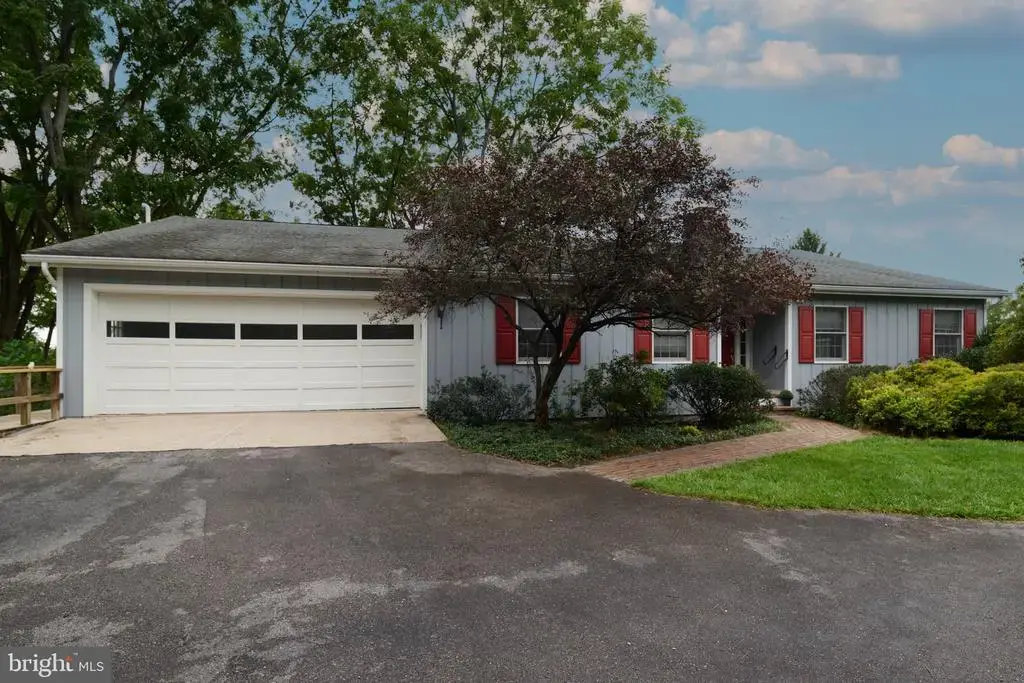 645 Royal Cir, STATE COLLEGE