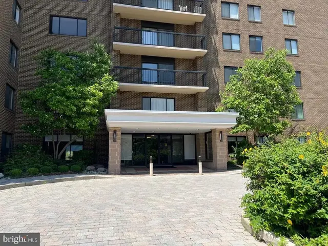 200 N Pickett St #403, Alexandria