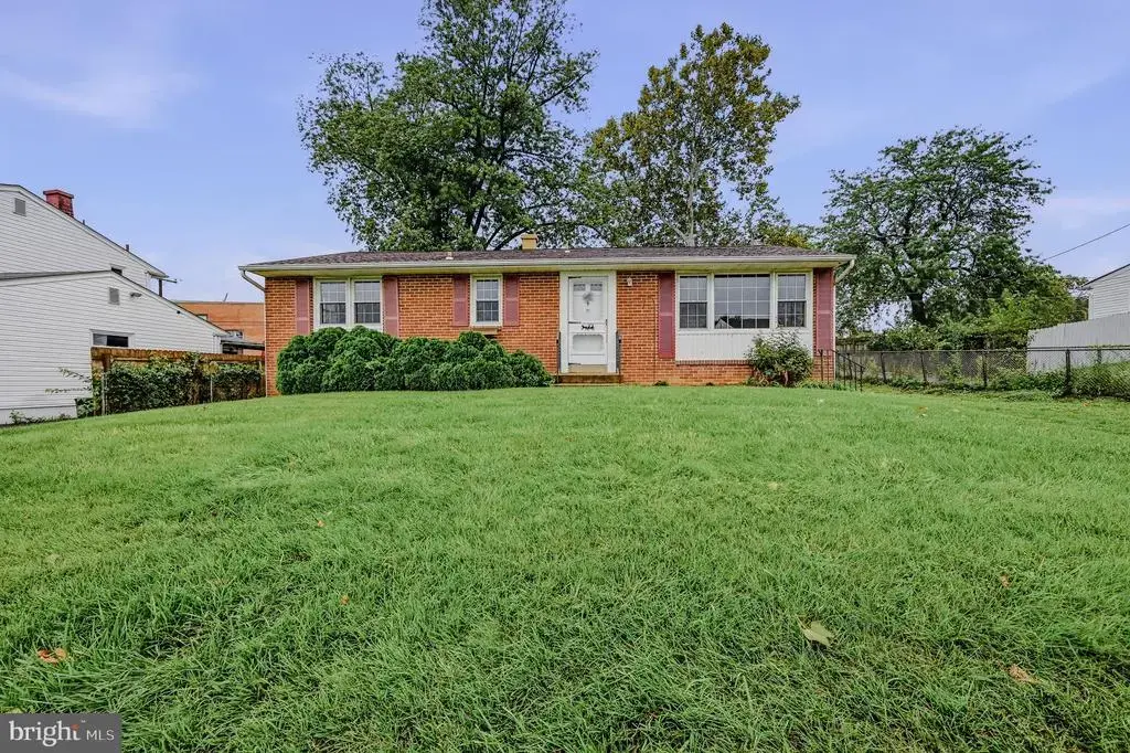 308 Brewster Dr, NEWARK