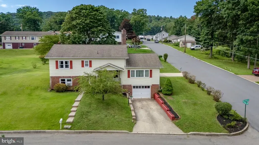 14 Brook Dr, LEHIGHTON