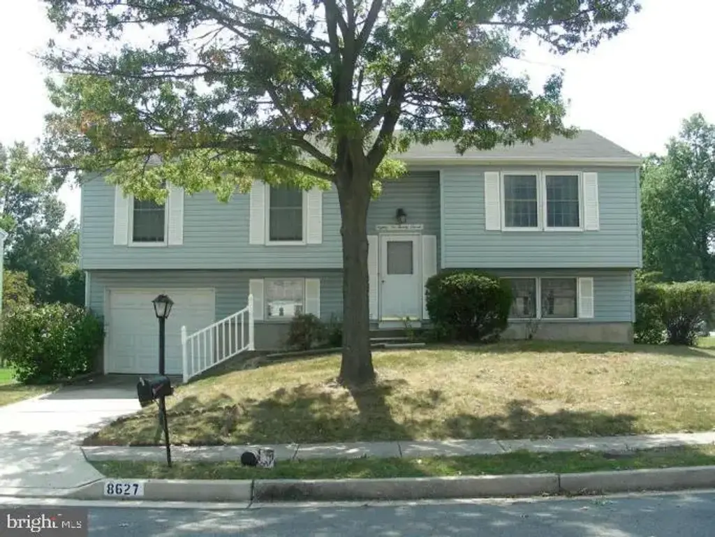 8627 Saxon Cir, NOTTINGHAM