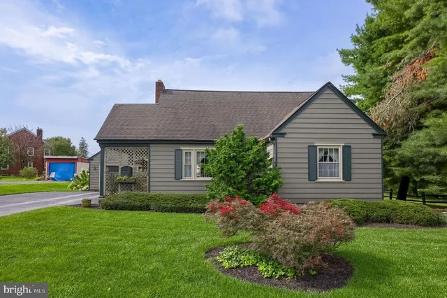 20 School Dr, Leola
