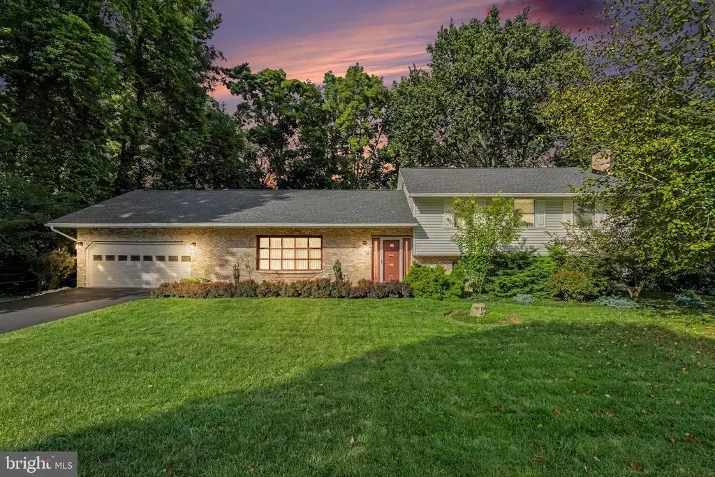 819 Meadow Ln, CAMP HILL