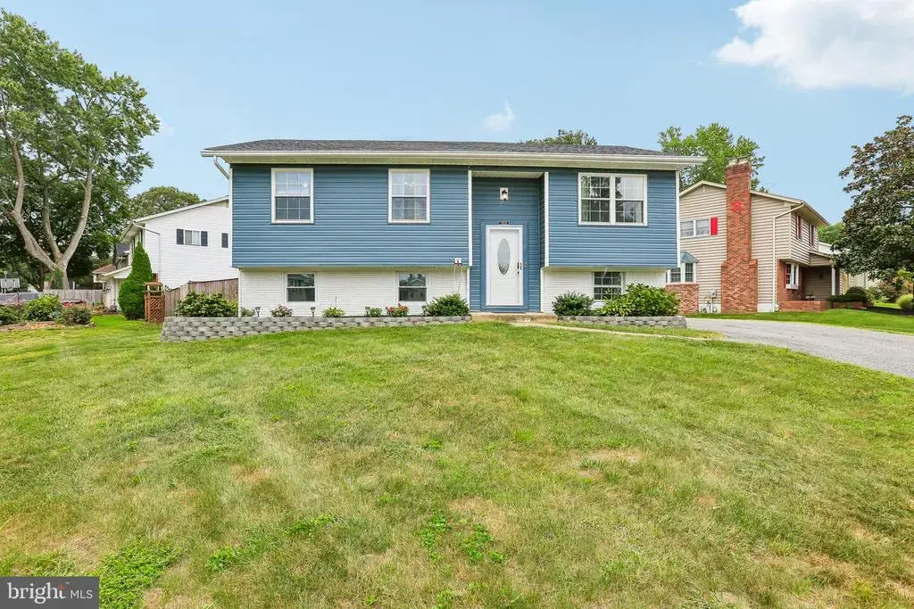523 Chalet Dr W, MILLERSVILLE