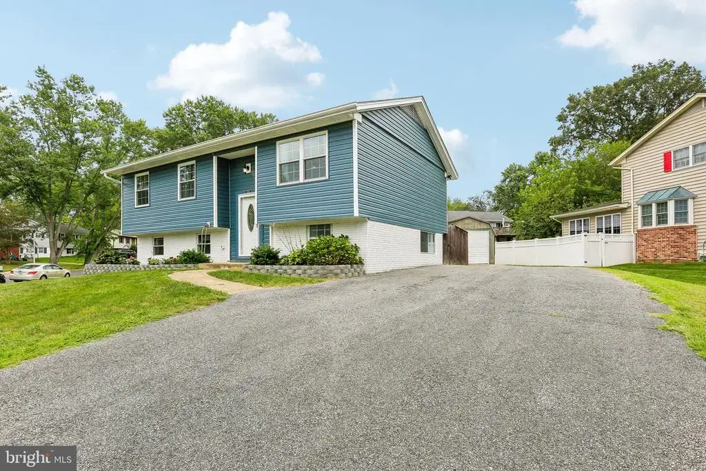 523 Chalet Dr W, MILLERSVILLE