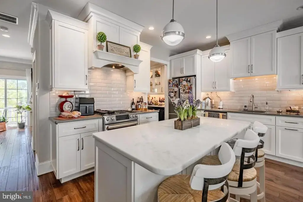 23 Central Ave, BERWYN