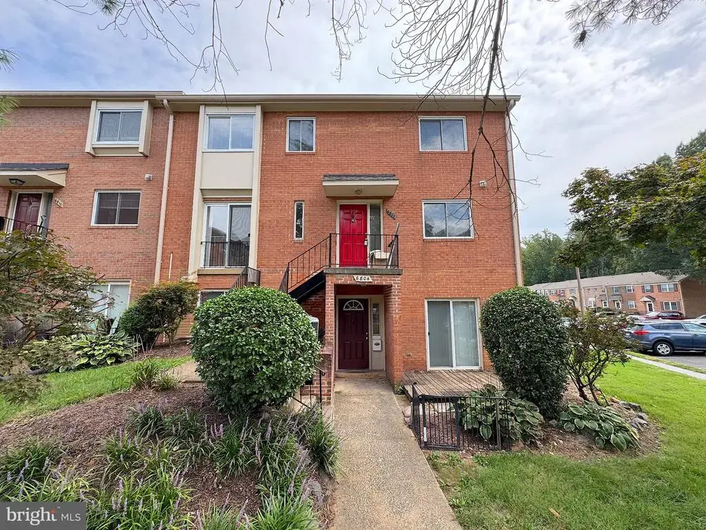 6802 Perry Penney Dr, ANNANDALE