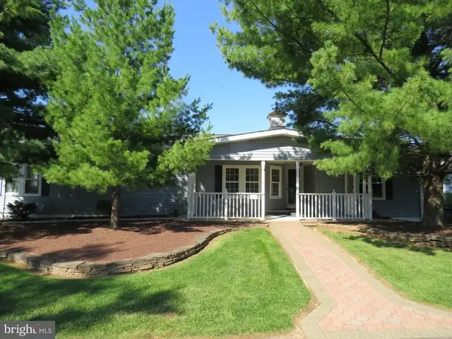 497 Goldenrod Xing W, New Hope