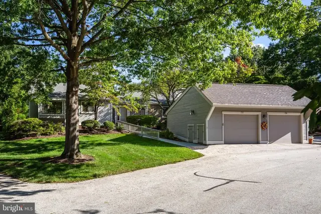 735 Inverness Dr, West Chester