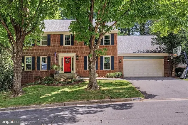 1623 Linway Park Dr, Mclean