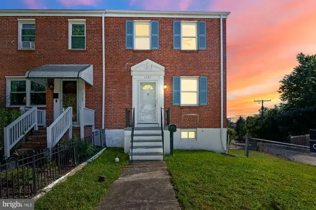 1707 Pin Oak Rd, Parkville