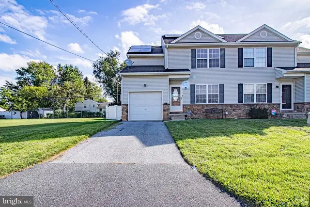 211 E Hazeldell Ave, New Castle