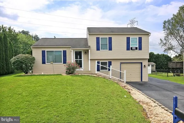 81 E Brookfield, Lebanon