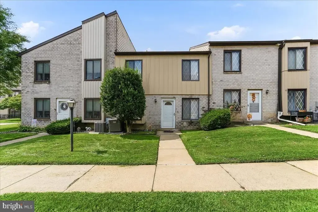 5200 Hilltop Dr #j11, BROOKHAVEN