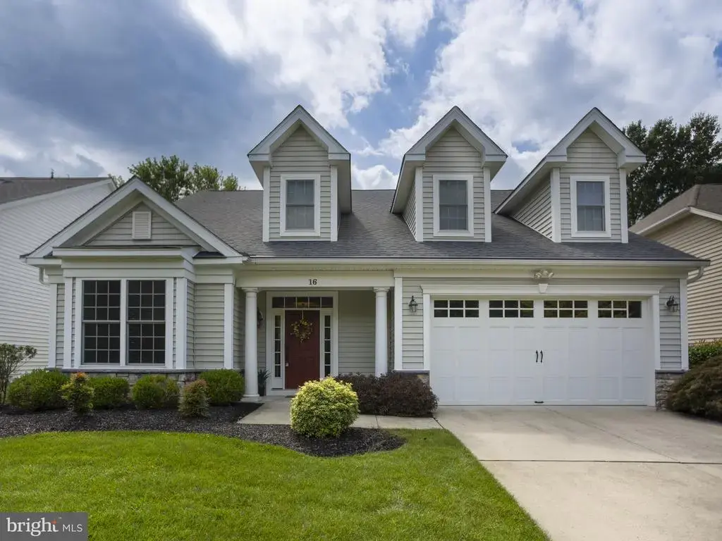 16 Derby Ct, MEDFORD