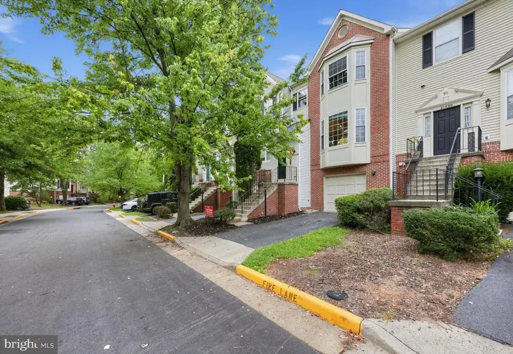 21588 Bankbarn Ter, BROADLANDS
