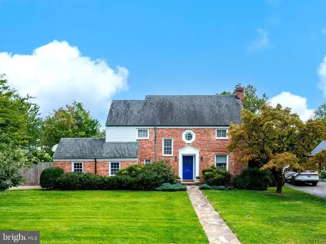104 Williamsburg Dr, Silver Spring