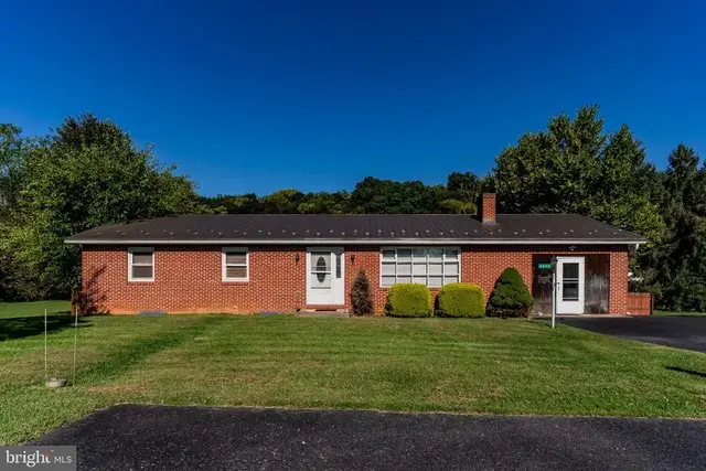9477 Olde Scotland Rd, Shippensburg