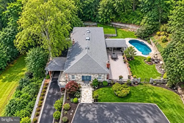 99 Grandview Rd, Wernersville